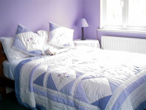 Linchens Bed And Breakfast Felbridge Exterior photo